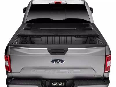 Undercover - Tapa plegable Gator para Silverado / Sierra 1500 19-24 - 5.8' - Image 2