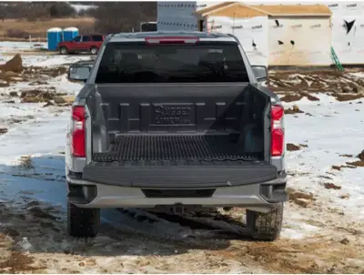 Rugged Liner  - Bedliner Rugged Liner Bajo Riel de 5' 7 Para Ram 1500 New Body 19-24 Crew Cab - Image 18